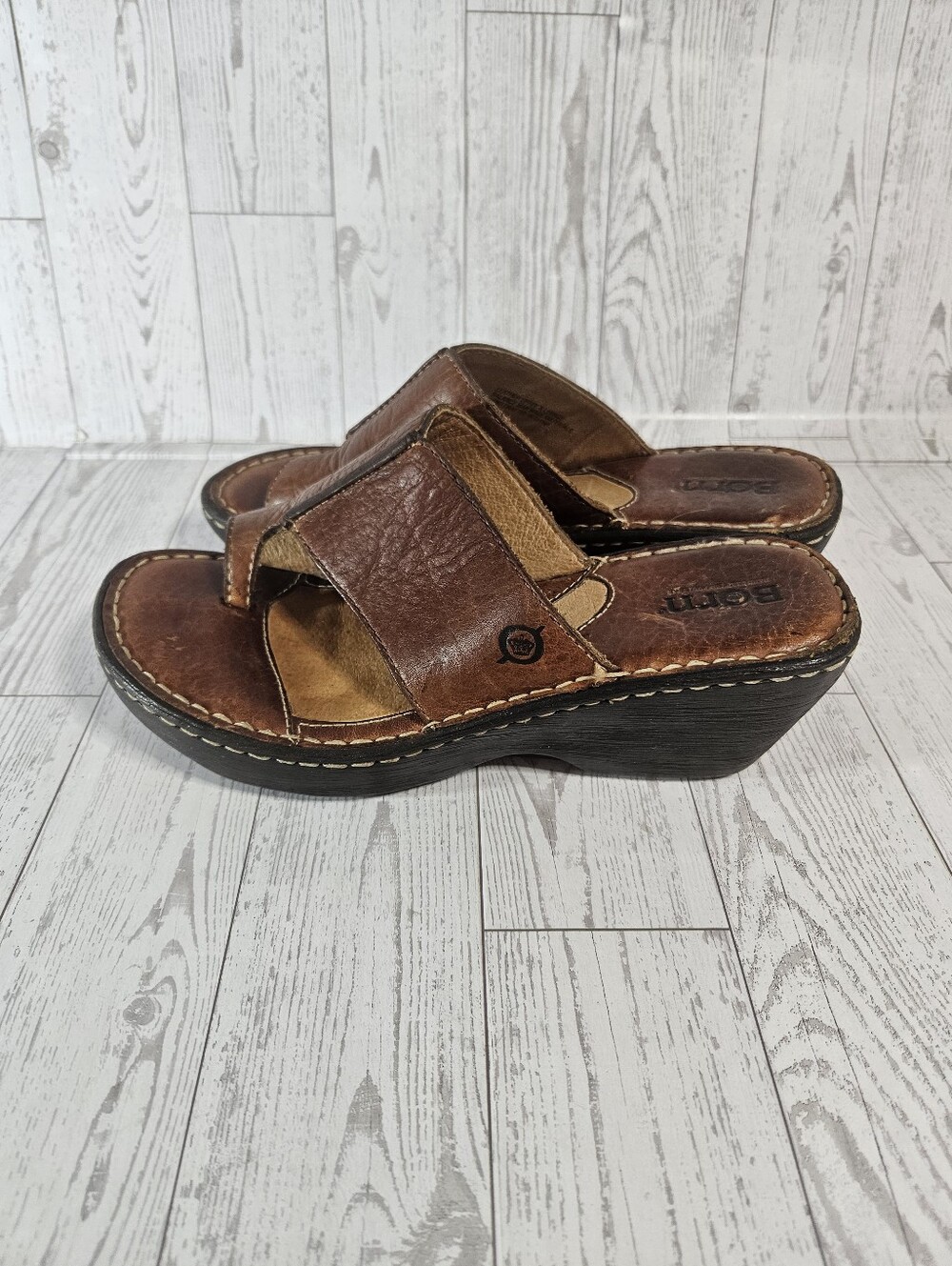 Born Sandals Womens 7 Chunky Thong Brown Leather Slide On Shoes